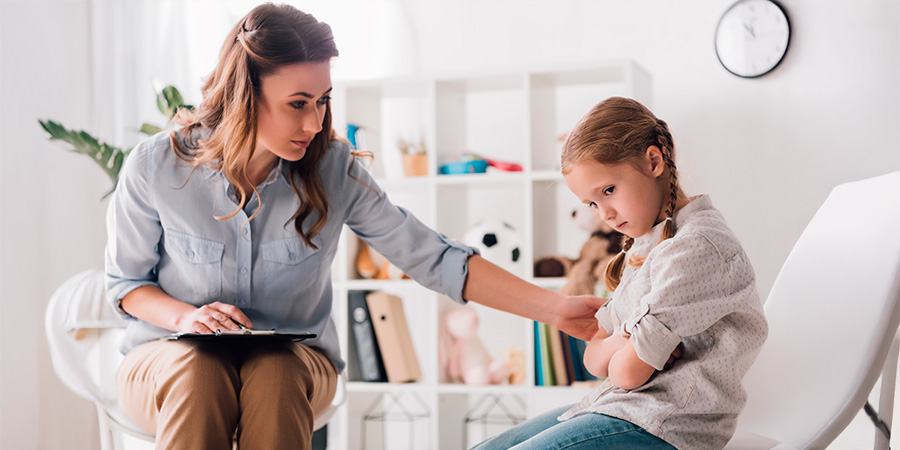 criança triste -   Entenda o impacto da frustração na infância