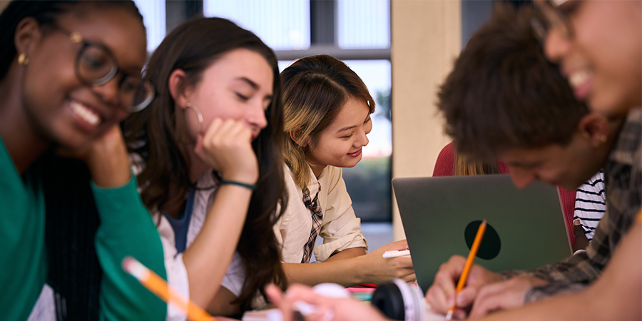 alunos fazendo projeto de vida 